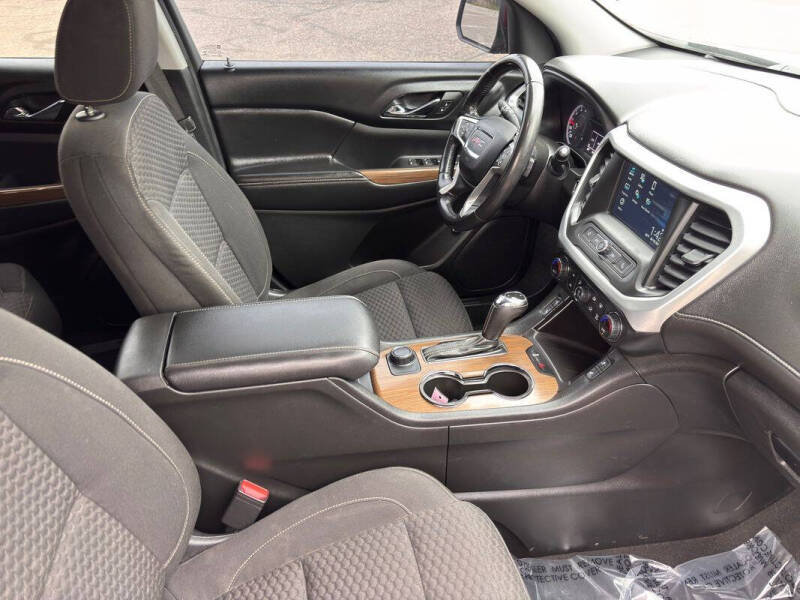 2017 GMC Acadia SLE-2