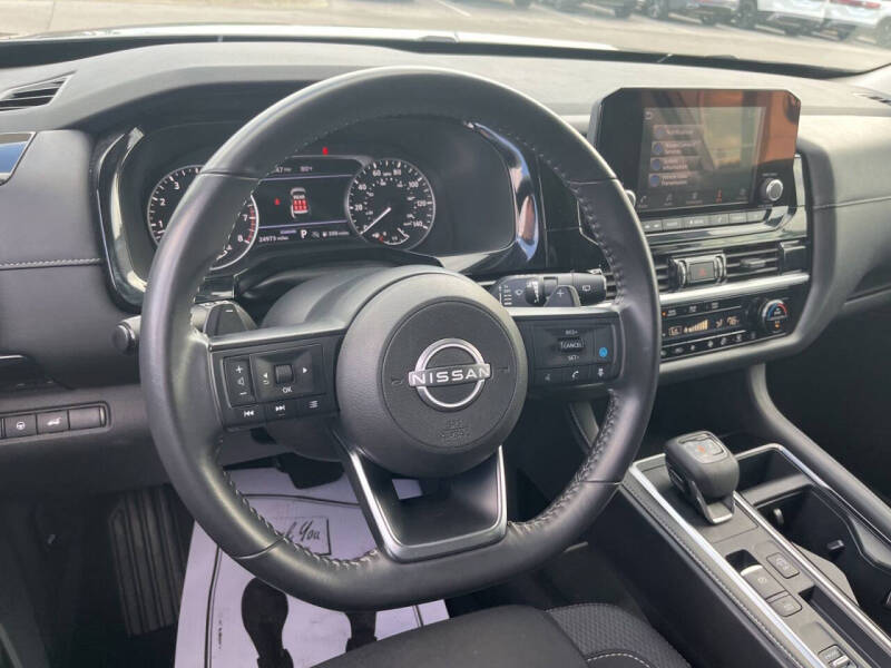 2025 Nissan Pathfinder SV