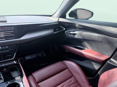 2024 Audi e-tron GT quattro Premium Plus