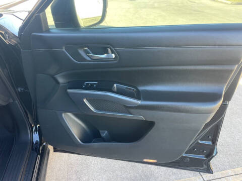 2022 Nissan Pathfinder SL