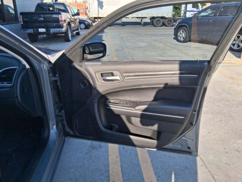 2017 Chrysler 300 Limited