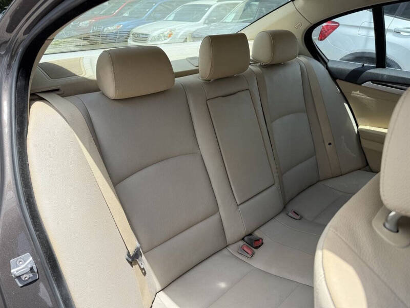 2011 BMW 5 Series 528i