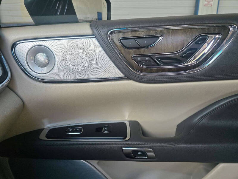 2017 Lincoln Continental Reserve