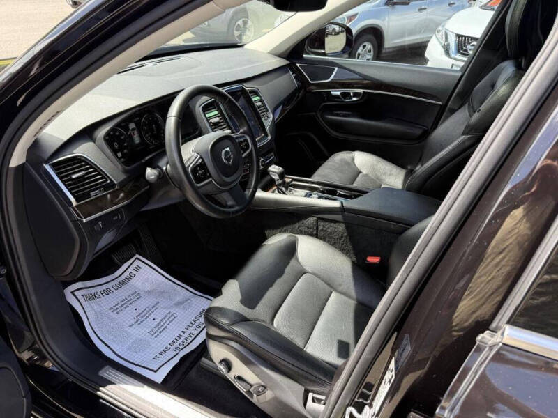 2017 Volvo XC90 T6 Momentum