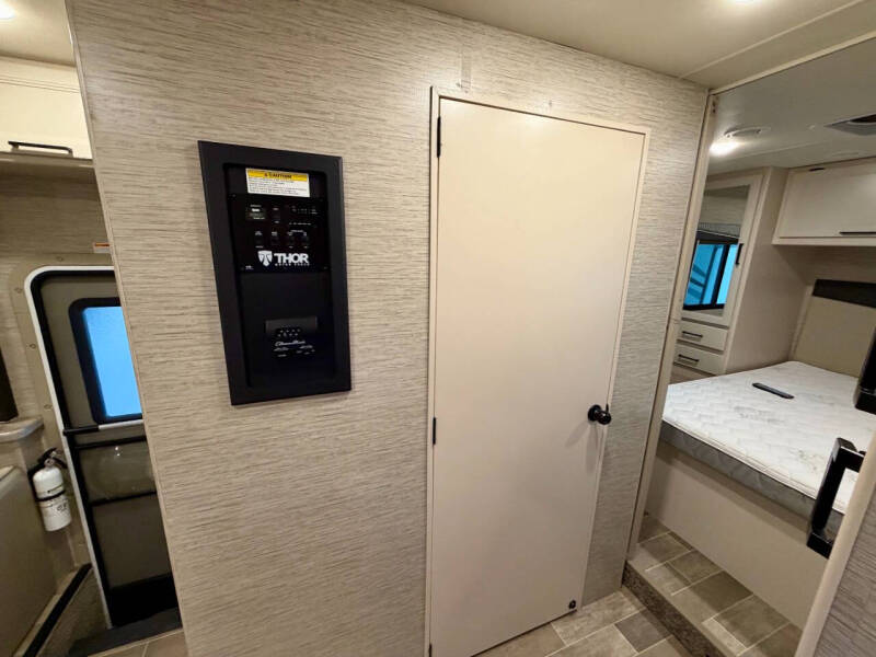 2021 Thor Motor Coach Chateau 28Z