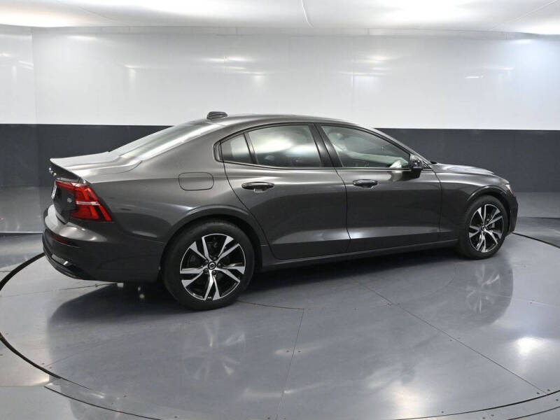 2024 Volvo S60 B5 Core Dark Theme