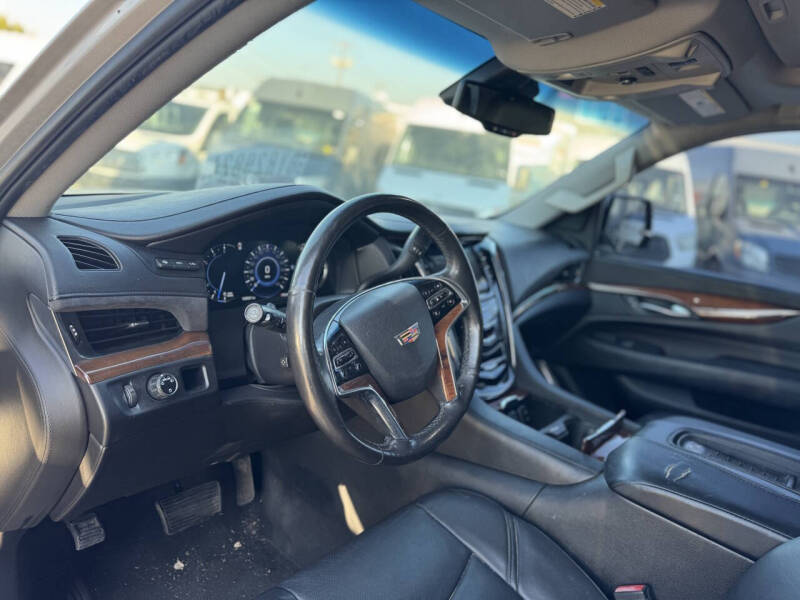 2016 Cadillac Escalade Luxury Collection