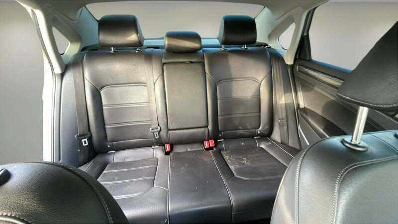 2020 Volkswagen Passat R-Line