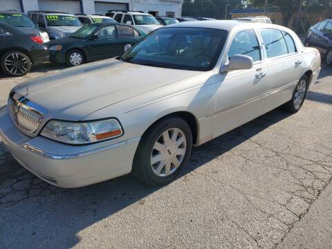 2003 Lincoln Town Car for sale at Street Side Auto Sales in Independence MO