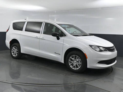 2025 Chrysler Voyager LX