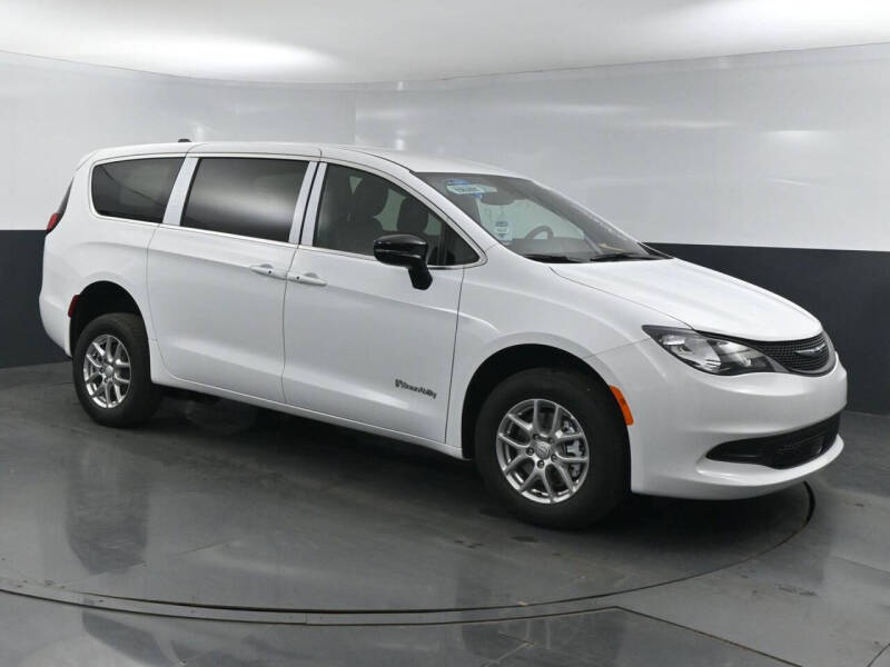 2025 Chrysler Voyager LX