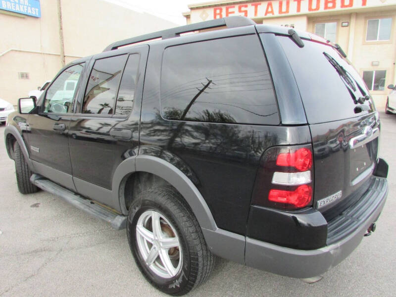 2006 Ford Explorer XLT photo 4