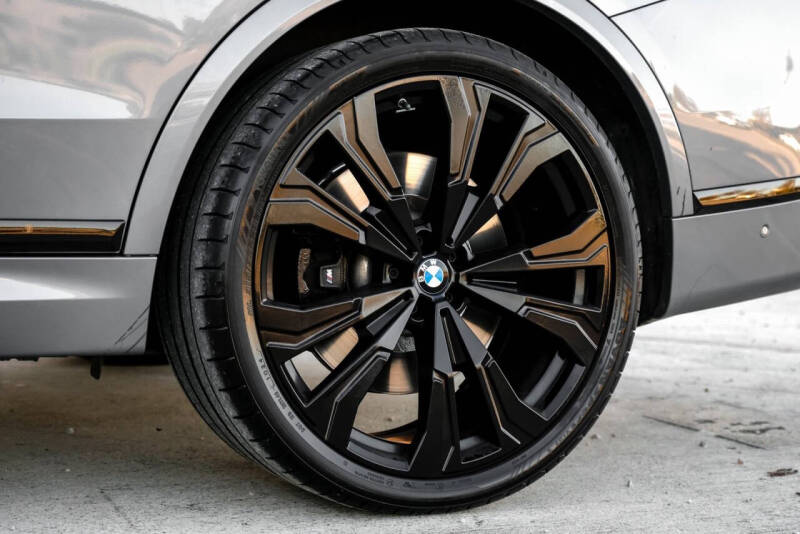 2023 BMW X7 M60i