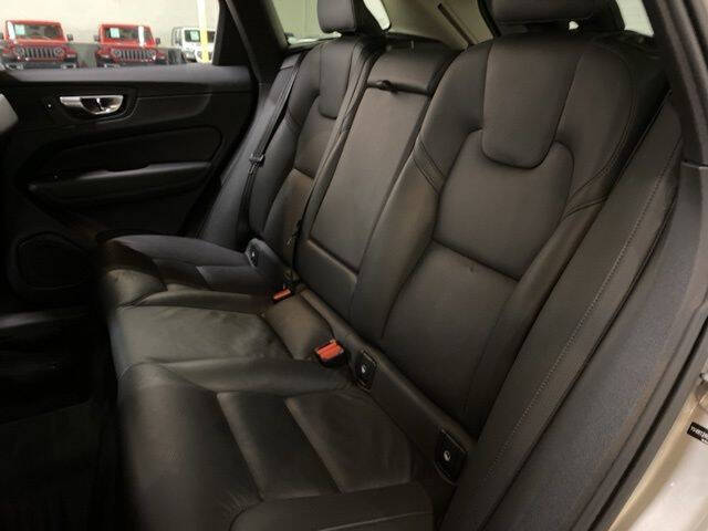 2025 Volvo XC60 B5 Plus Dark Theme