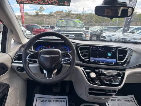 2024 Chrysler Pacifica Touring L