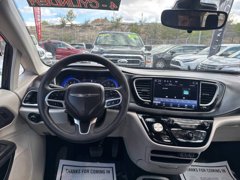 2024 Chrysler Pacifica Touring L