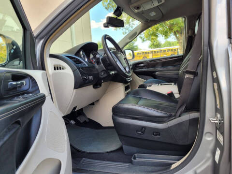 2014 Chrysler Town and Country Touring-L