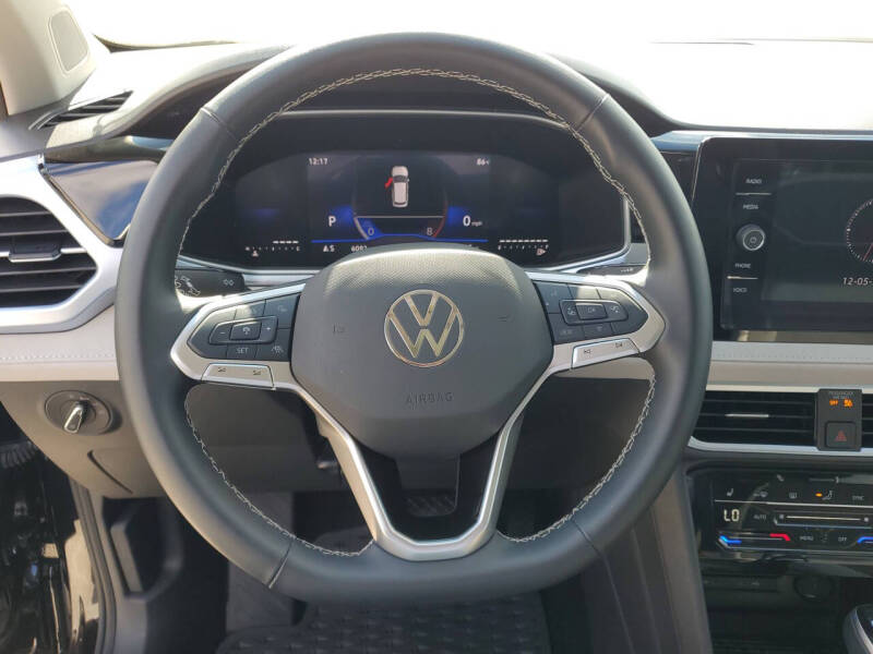 2025 Volkswagen Taos SE