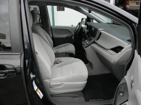 2017 Toyota Sienna LE 7-Passenger