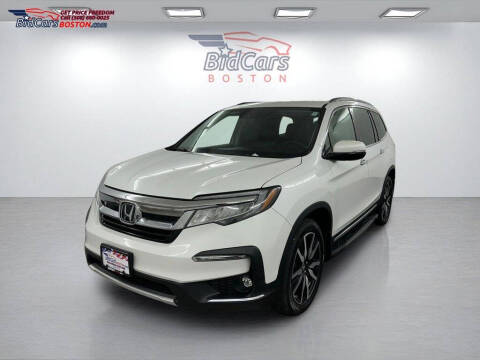 2022 Honda Pilot Touring w/Rear Captain's Chairs