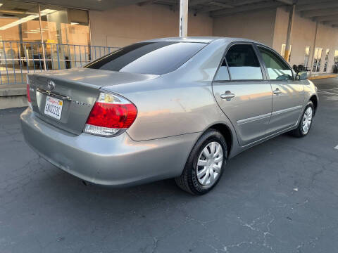 2005 Toyota Camry LE