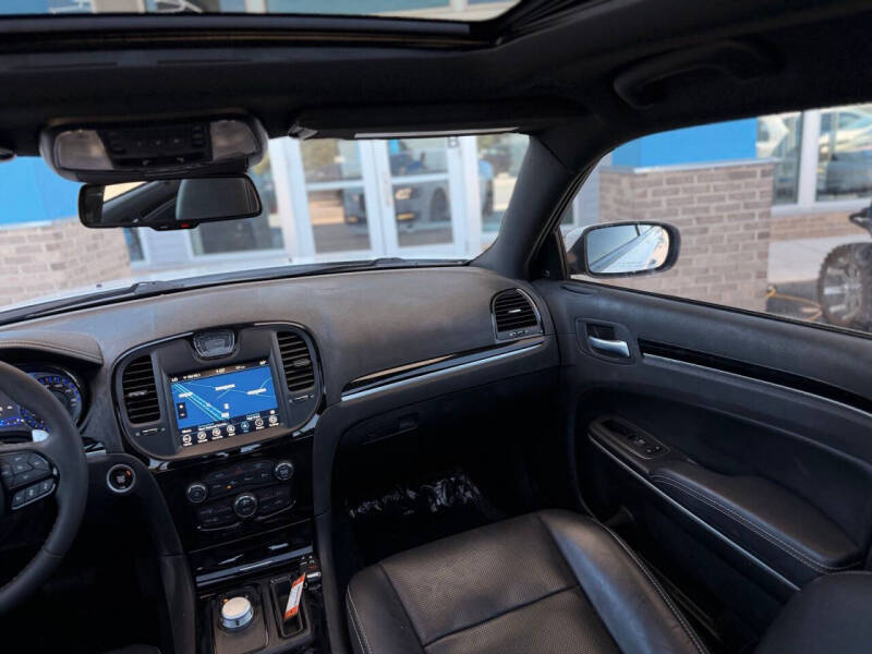 2022 Chrysler 300 S V8
