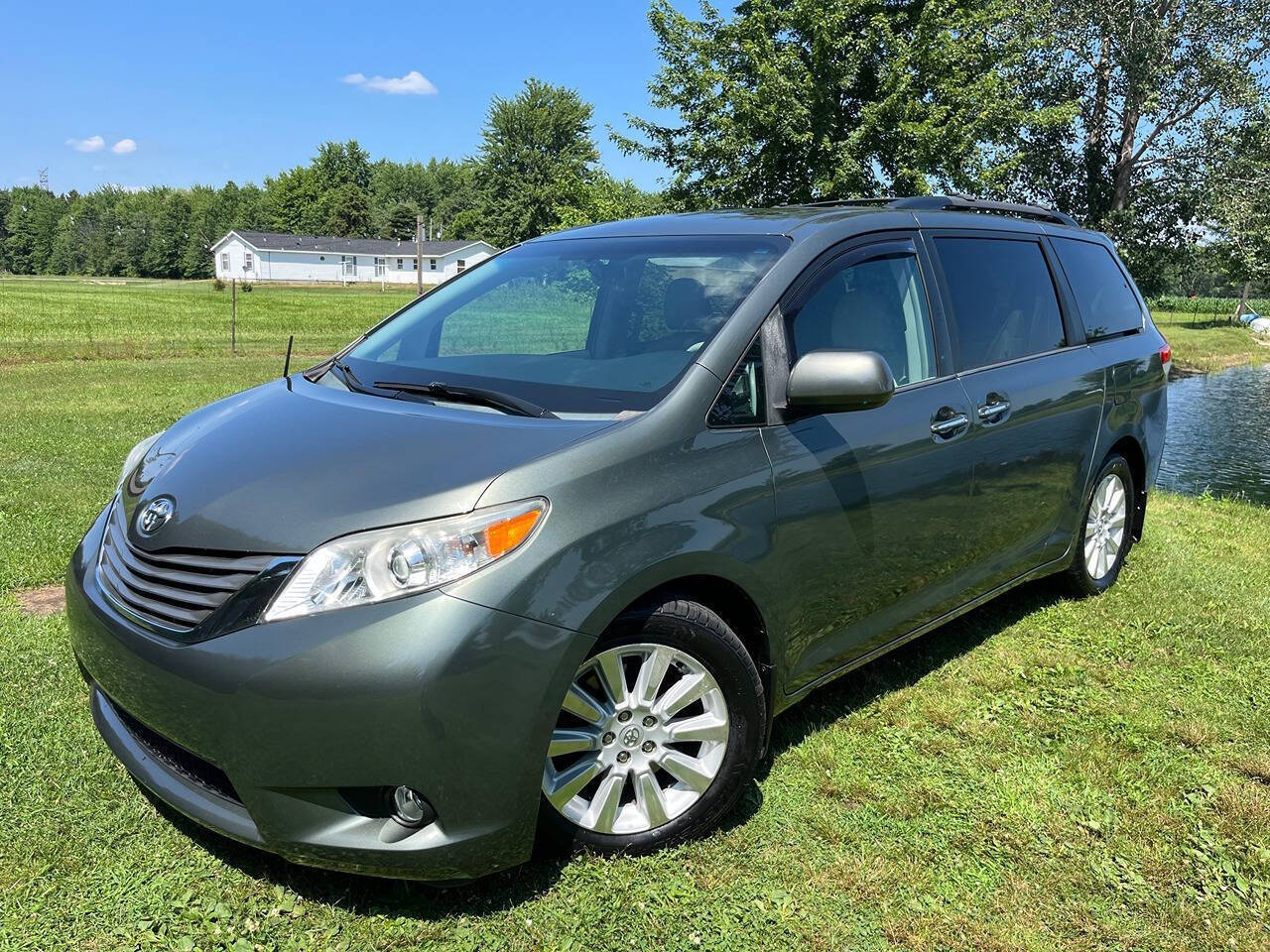 Cypress Pearl 2014 Toyota Sienna Minivan All-Wheel Drive 6-Speed Automatic