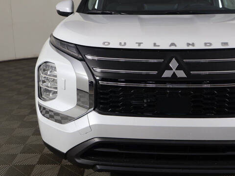 2026 Mitsubishi Outlander ES
