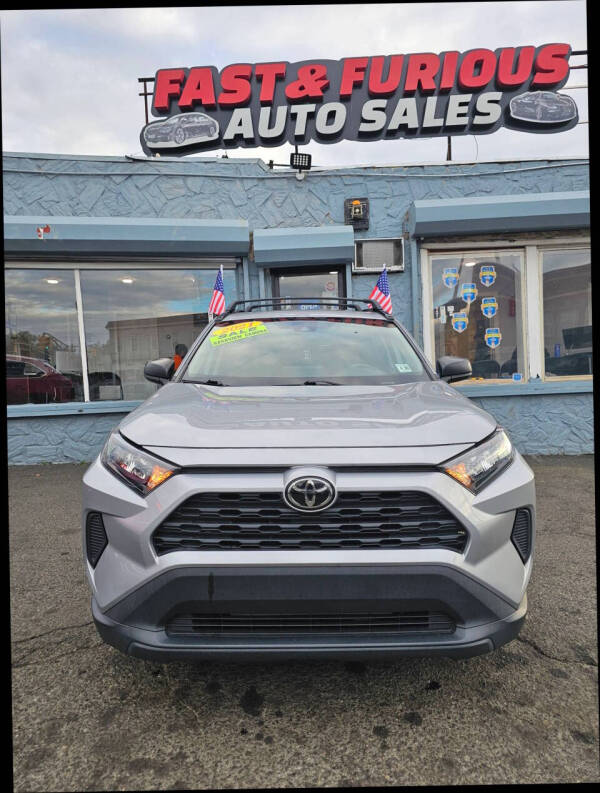 2021 Toyota RAV4 LE's photo