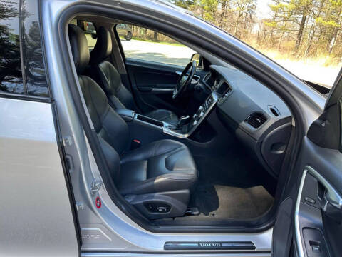 2015 Volvo V60 Cross Country T5