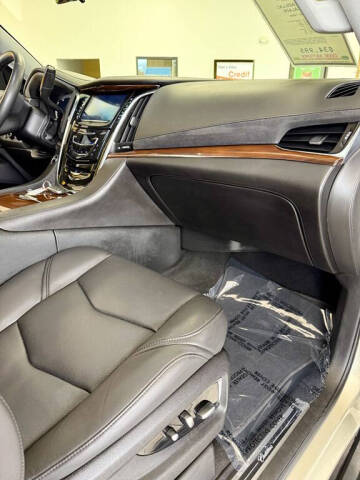 2017 Cadillac Escalade Luxury