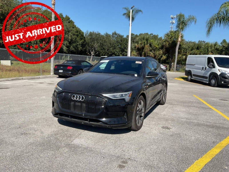 2022 Audi e-tron quattro Premium