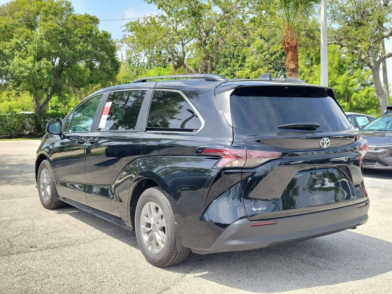 2026 Toyota Sienna LE 8-Passenger