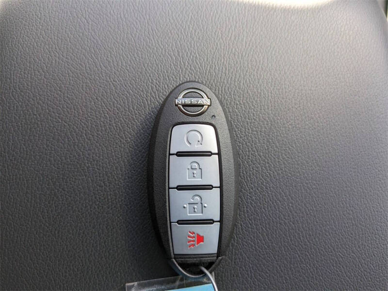 2025 Nissan Frontier SV