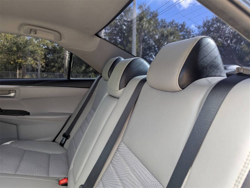 2016 Toyota Camry SE