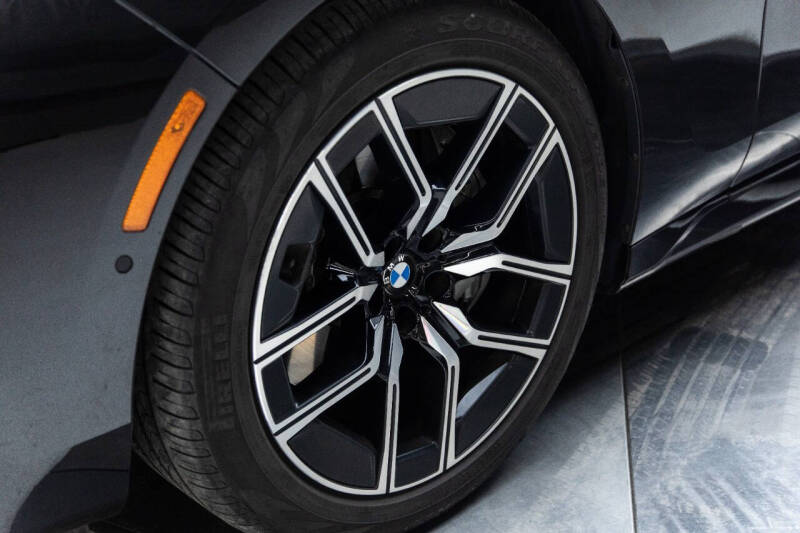 2023 BMW 7 Series 740i