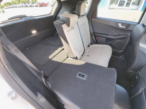 2022 Ford Escape Hybrid Titanium