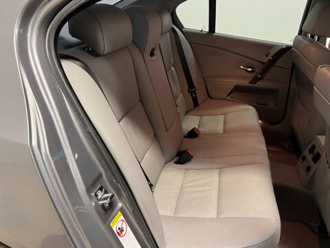 2004 BMW 5 Series 525i