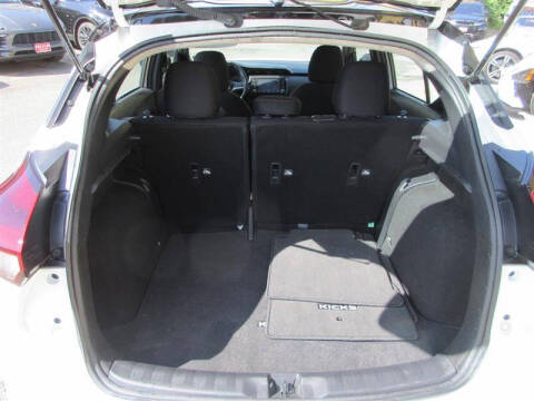 2023 Nissan Kicks SR