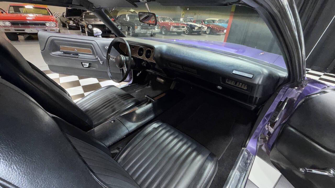 1972 Dodge Challenger 12