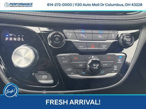 2025 Chrysler Pacifica Plug-In Hybrid Select