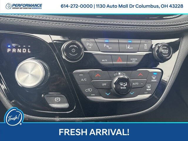 2025 Chrysler Pacifica Plug-In Hybrid Select