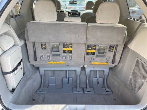 2011 Toyota Sienna LE 8-Passenger