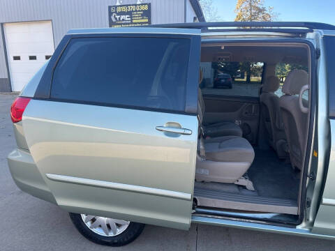 2006 Toyota Sienna LE 7 Passenger