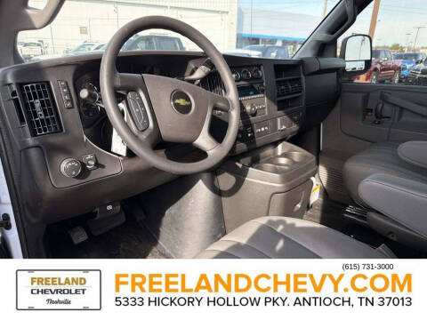 2025 Chevrolet Express 3500