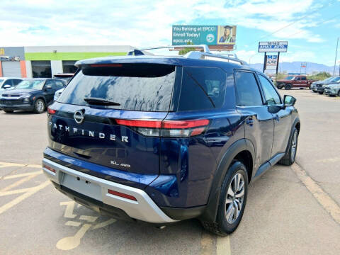 2022 Nissan Pathfinder SL