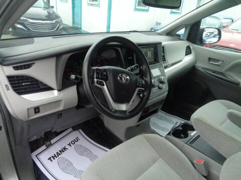 2017 Toyota Sienna LE 8-Passenger