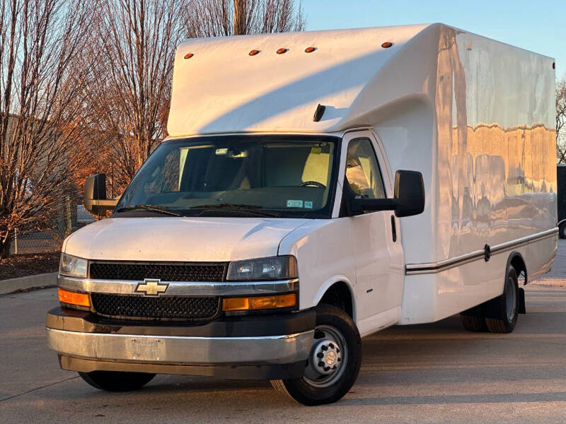 2021 Chevrolet Express Cutaway Base's photo