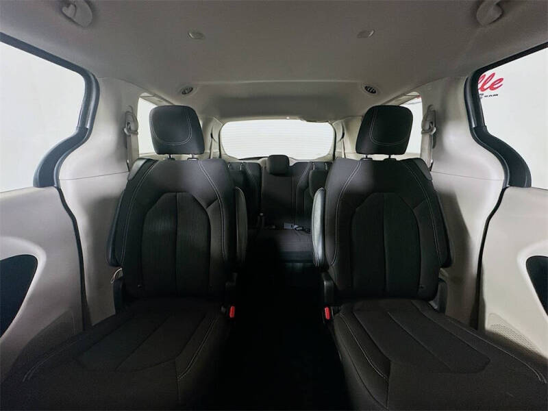 2024 Chrysler Voyager LX