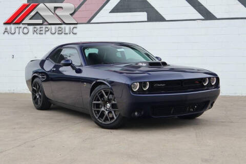 2016 Dodge Challenger 392 HEMI Scat Pack Shaker